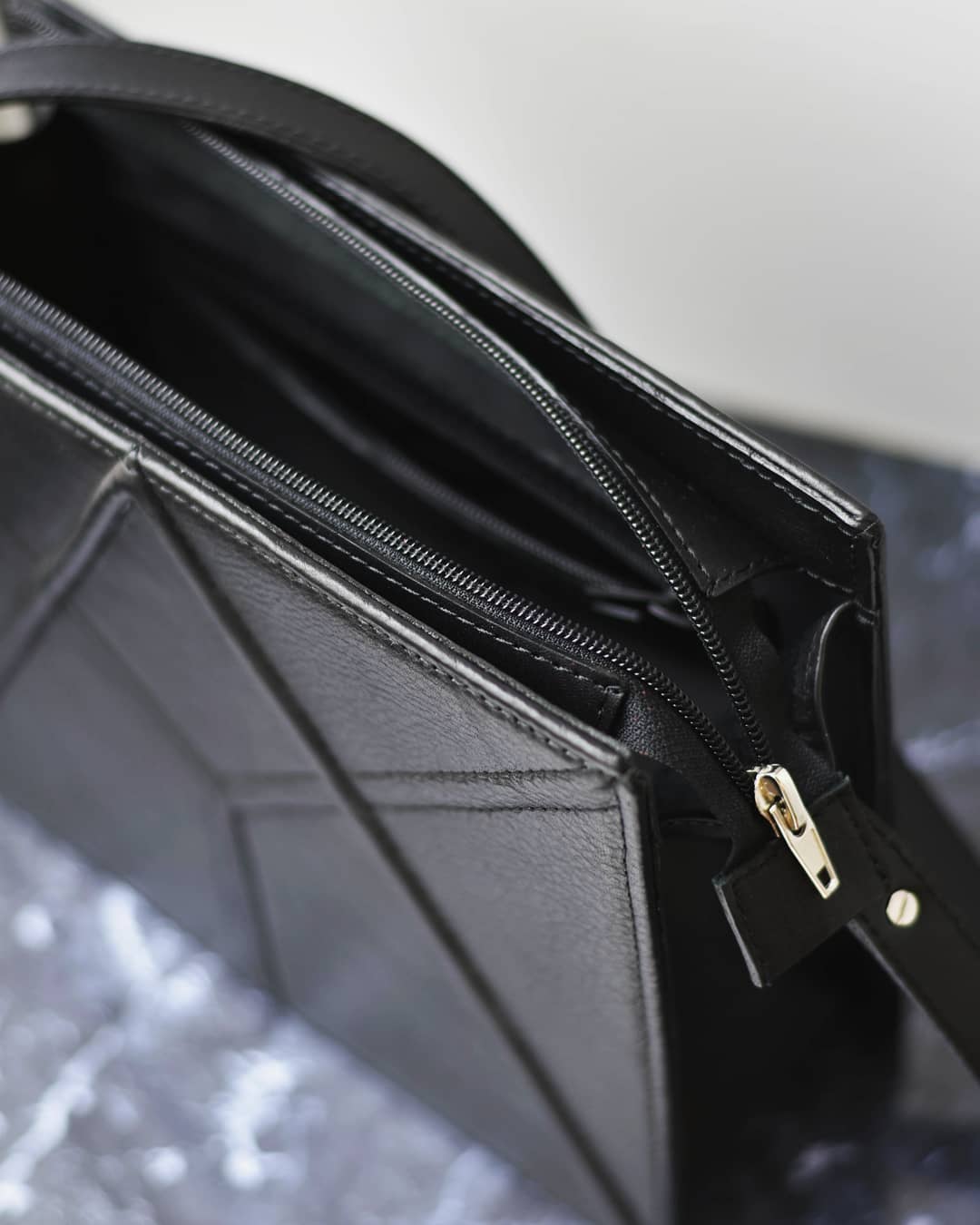 FACET shoulder bag